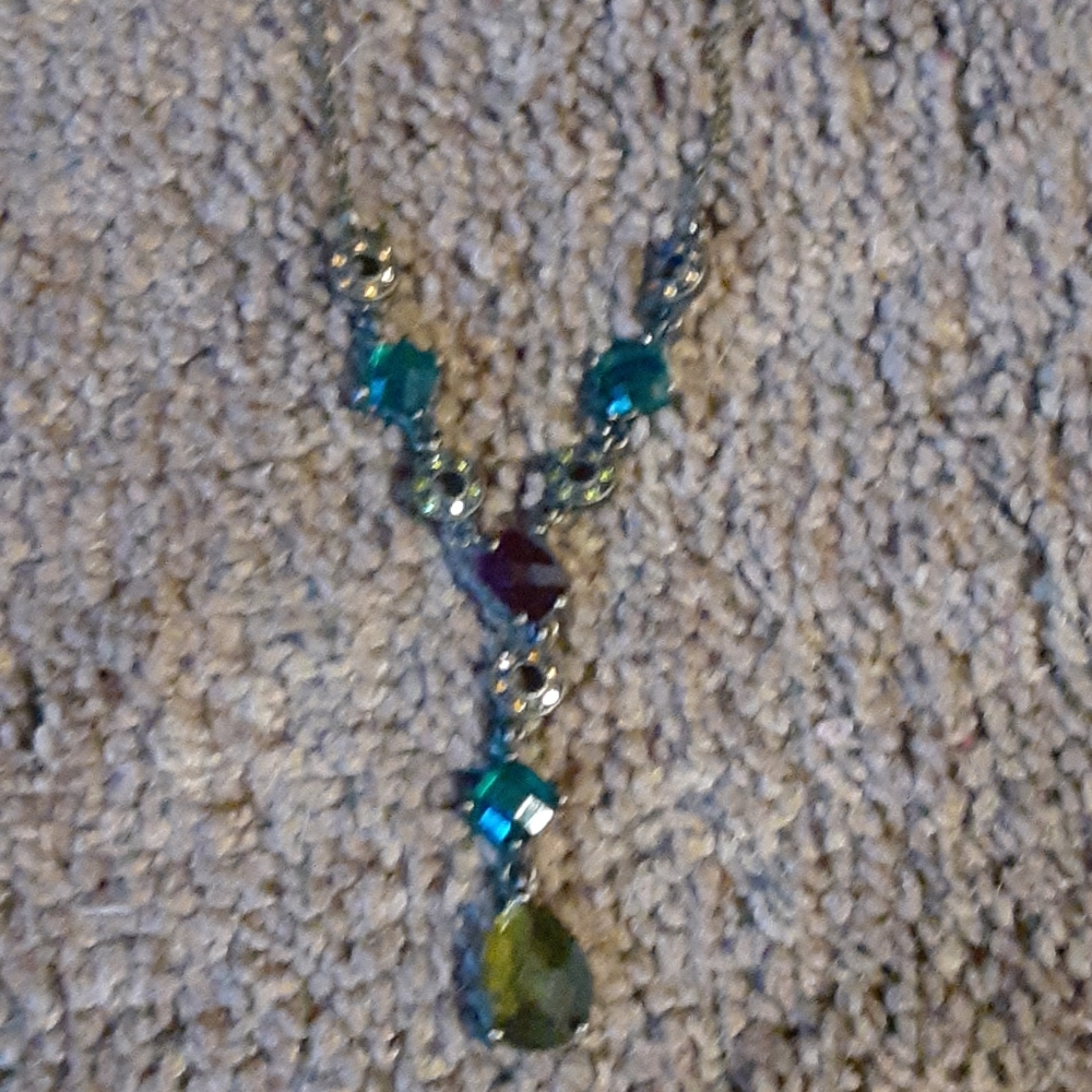 Gorgeous Necklace - Picture 2 of 3